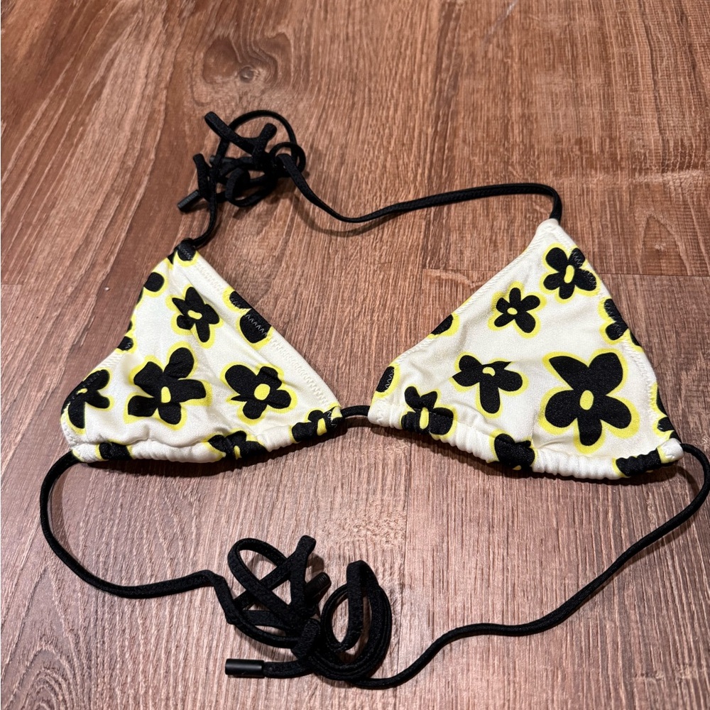 TRIANGL Swimwear Vinca Triangle Bikini top in Yellow and Black - Medium